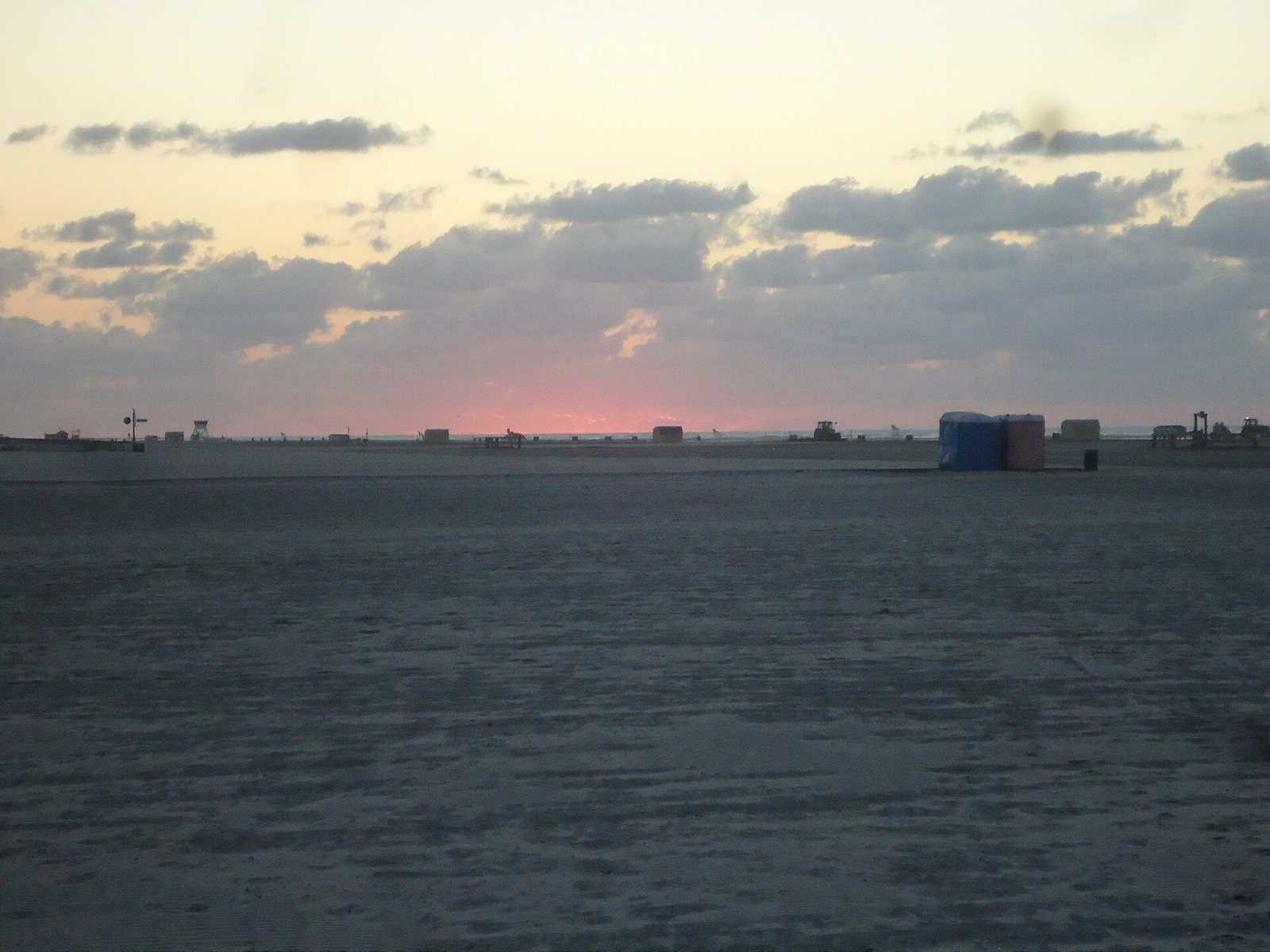 The wide, flat beach at Wildwood at dawn